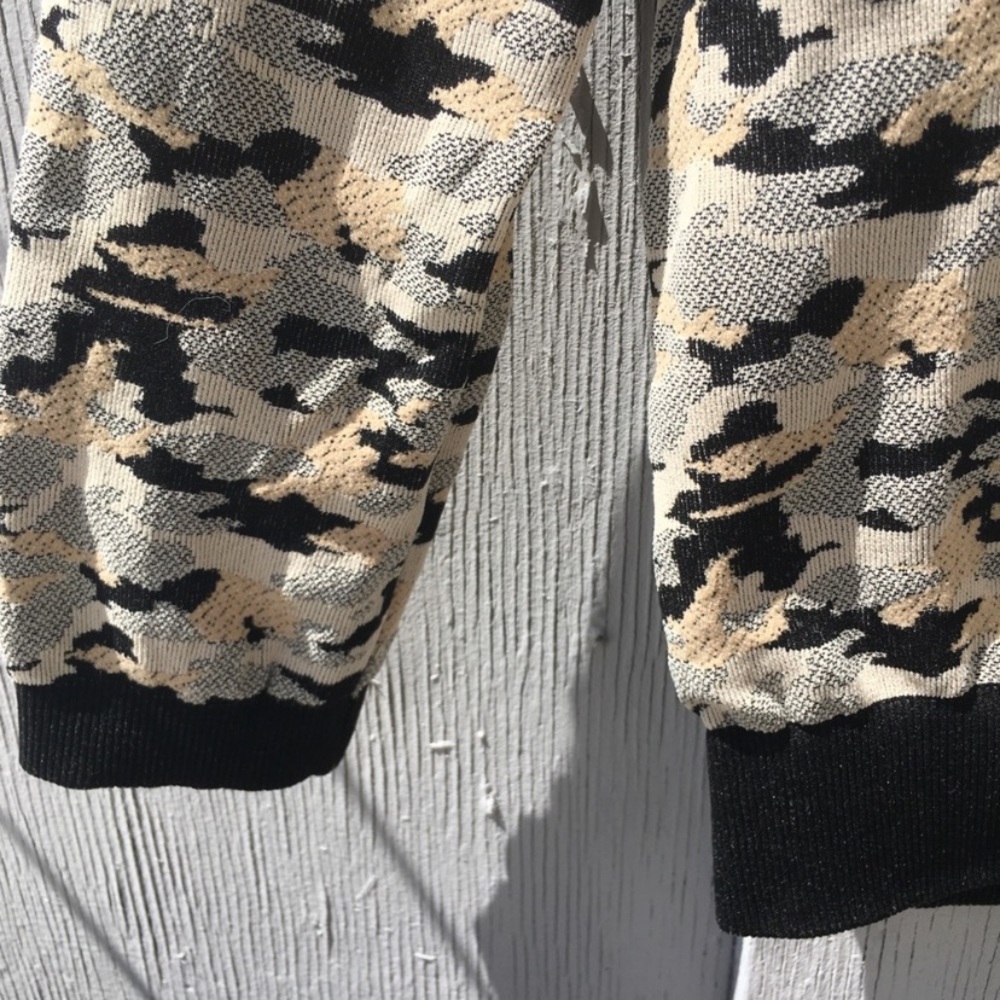 Made in USA spandex camo crop top brand new! - Picture 3 of 4